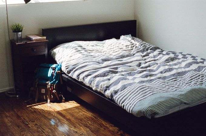 bedroom-bed